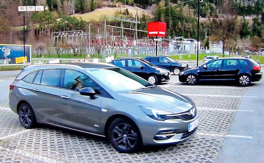 Winter Vol Liefde - Aroen parkeert