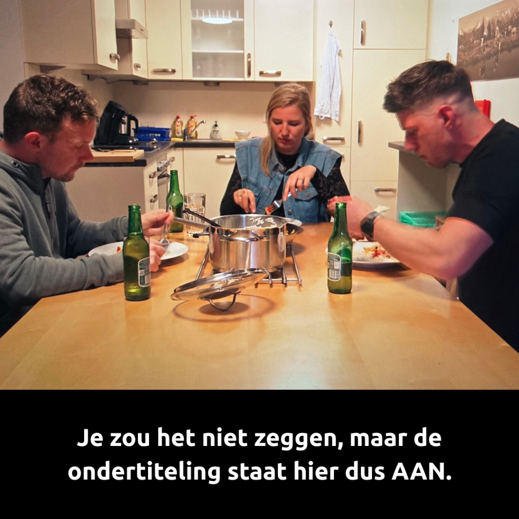 Hanneke, Dave en Jordy eten zwijgend
