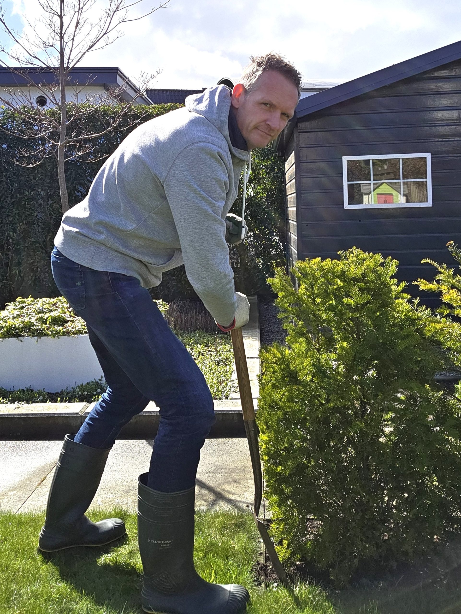 RIck Evers spit in de tuin